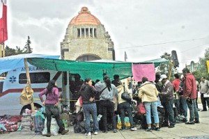 La dirigencia de la CNTE asegura que son 14 mil los maestros que se movilizan en la Ciudad de Mxico