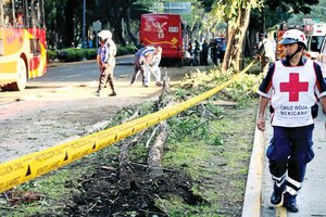 Metrob�s colisiona en Insurgentes