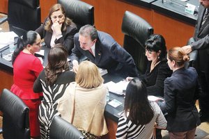 Senadores condenan violencia en protesta