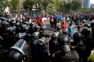 Los maestros se  encuentran distribuidos por la avenida Reforma desde las inmediaciones del ngel de