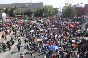 Inicia marcha por el 2 de octubre Arranca las movilizaciones del 2 de octubre desde la zona de Tlatelolco