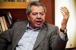 De acuerdo con el ex embajador, lo esencial en este momento es la consulta popular