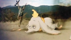 Banksy lanza misil y derriba a Dumbo