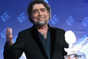 Joaquín Sabina recibió el galardón al mejor espectáculo de música iberoamericana