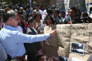 El gobierno de Gabino Cu entreg cheques a maestros de la Seccin 22 de Oaxaca.