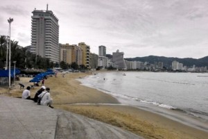 El director de la Administradora, Rogelio Hernndez Cruz, inform que las playas de Acapulco estn l