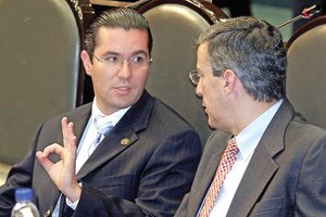 Insuficientes, normas para regular el sector : Toscano