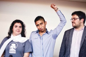 Seguiremos con lucha legal: hijo de Patishtn Hctor Patishtn (al centro) dice que su padre determinar las medidas jurdicas para obtener la rep