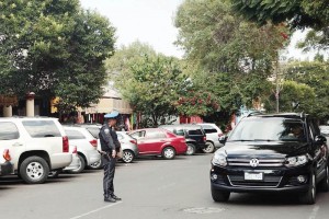 A diferencia de otros viernes, ayer las calles del centro de Coyoac�n lucieron sin �viene-viene�, y 