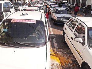 Taxistas protestan y piden seguridad