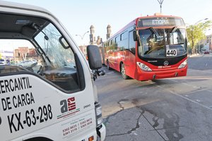 Paraliza vialidades choque del Metrob�s en el Centro