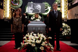 El director del Conaculta realiz una guardia de honor en el homenaje de la fallecida bailarina mexi
