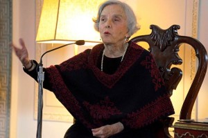 Defensora de causas sociales, Poniatowska naci en 1932 en Pars, vive en Mxico desde 1942 y tiene 