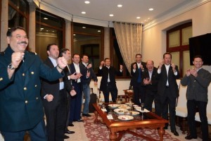 Celebran en Los Pinos victoria del Tri Integrantes del gabinete y el propio presidente Pea viendo el partido de la Seleccin Nacional