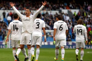 Real Madrid aplasta a al Real Sociedad; Vela, titular Real Madrid gole a la Real Sociedad con un 'hat-trick' de Cristiano Ronaldo.