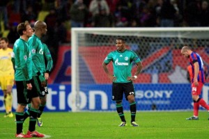 Schalke 04 mantuvo vivas sus opciones de avanzar a octavos; Steaua, qued� fuera de todo.