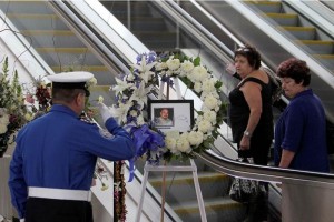 Gerardo Hern�ndez, de origen salvadore�o, es el primer agente de la TSA muerto en cumplimiento del d