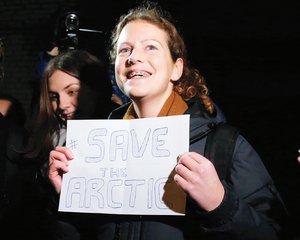 Brasilea, la primera activista de Greenpeace liberada en Rusia