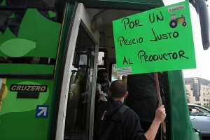 Integrantes del Barz�n regalaron 600 kilogramos de frijol en bolsas de 200 gramos