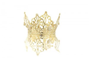 Para su boda con el futbolista David Beckham hace 14 a�os, la c�lebre exSpice Girl encarg� la tiara 