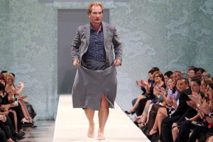 PASARELA. Malkovich, quien en 2002 lanz su primera lnea de ropa masculina, Uncle Kimono, lleva en Puerto Ric