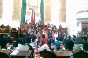 El grupo parlamentario del PRD en la Asamblea Legislativa del Distrito Federal tom la tribuna 