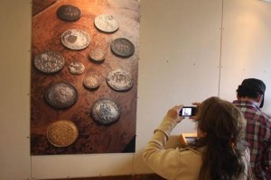 La exposicin ofrece un recorrido por 500 aos de historia monetaria en Mxico, desde 1535 cuando se