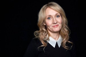 Rowling ser coproductora de la obra junto con los experimentados productores britnicos Sonia Fried