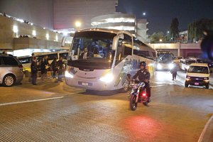 Aficin se retira molesta; reina confusin Aficin se retira molesta; reina confusin