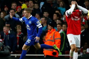 Arsenal se puso al frente, pero fue alcanzado por Everton.