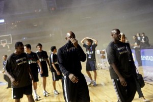 Cancelan duelo NBA en la Arena Ciudad de Mxico El partido de los Spurs y Timberwolves no se realizar tras el estallido del transformador.