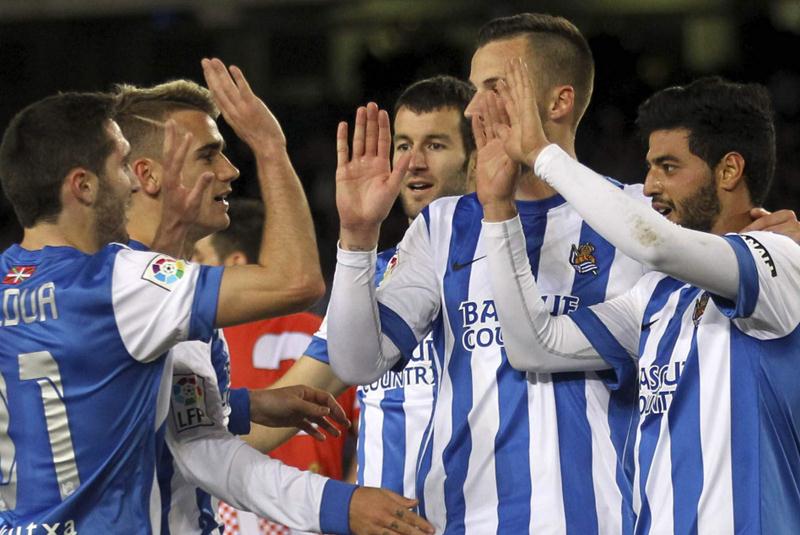 EL mexicano colabor� con un gol y una asistencia en el triunfo de la Real Sociedad.