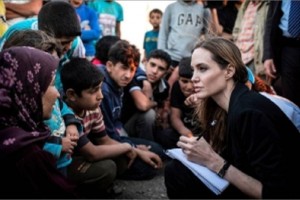 Jolie record que hasta ahora han muerto ms de cien mil personas por el conflicto