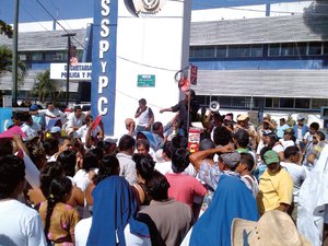 Denuncian 'secuestro' de l�deres