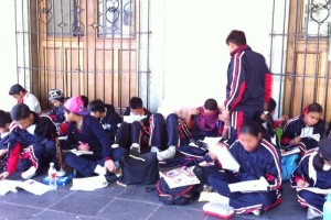 Un grupo de 50 alumnos es atendido por profesores de la Secci�n 22, quienes acusan que desde hace si