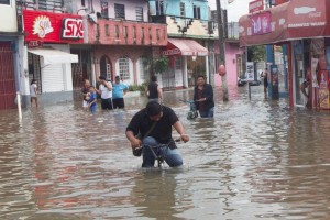 Las lluvias torrenciales ocasionaron inundaciones en partes bajas de los municipios de Centro, Centl