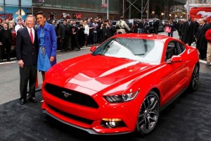 El diseo del nuevo Mustang retiene las caractersticas bsicas del vehculo original, con un cap l