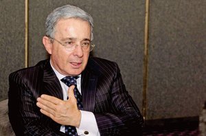 Reconoce Uribe apoyo de CIA