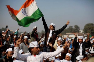 Arvind Kejriwal, jur hoy el cargo como nuevo jefe de Gobierno de Nueva Delhi ante unos 100 mil segu