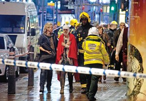 Cae el techo de un teatro en Londres y causa 80 heridos