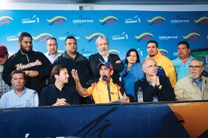 El pas est dividido: Capriles El pas est dividido: Capriles