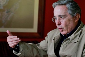 El exmandatario asegur� que la guerrilla est� elaborando un censo de ciudadanos para controlar el vo