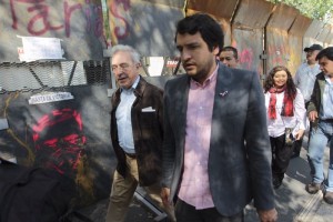 El hijo de Lpez Obrador recorri hoy el cerco y despus se retir; asegura que su padre sigue en re