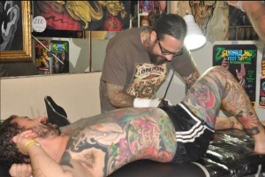 LLENO. Hernn Coretta tiene ms del 80% de su cuerpo tatuado. Slo las costillas y debajo del trasero, just