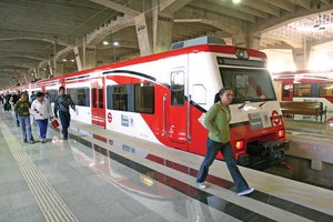 Firman convenio para tren a Toluca