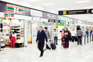 Dejan de pagar renta locatarios del AICM