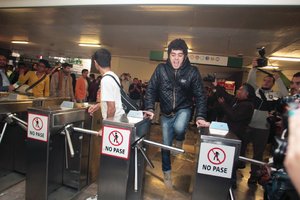 Anuncian m�s movilizaciones contra alza de tarifa del STC