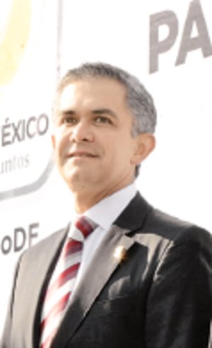 Anuncian nueva imagen del Zcalo Anuncian nueva imagen del Zcalo