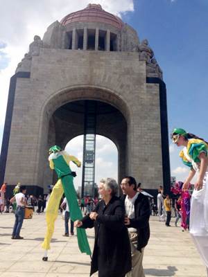 Retorna alegra en el Monumento a la Revolucin tras desplazamiento de la CNTE