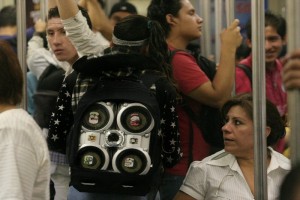 podr�an ser reubicados a espacios de trabajo en plazas comerciales